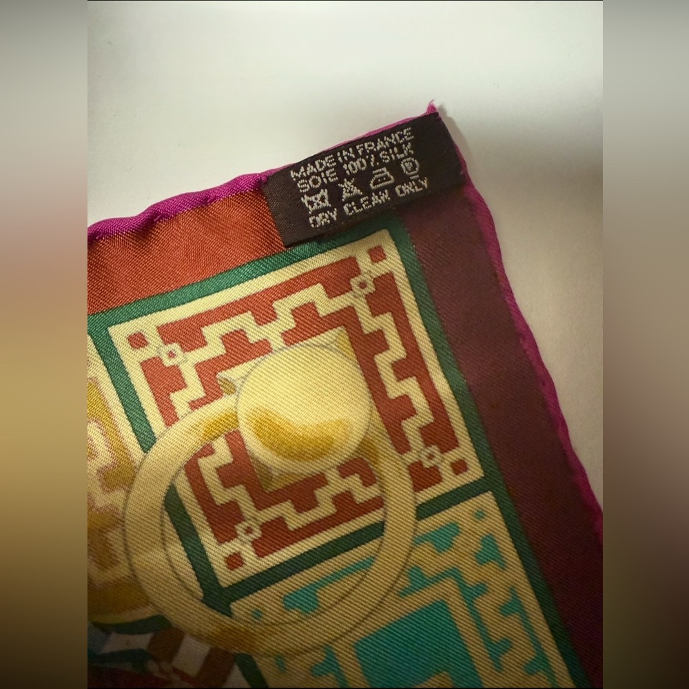 HERMÈS "Colliers de Chiens" Silk Scarf - Picture 5 of 6